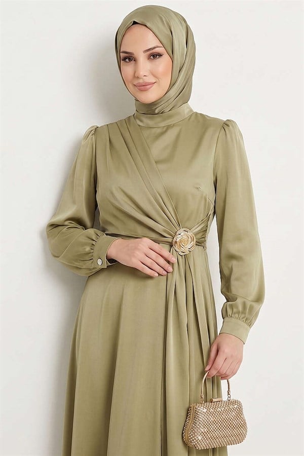 Rose Buckle Satin Evening Dress in Light Green