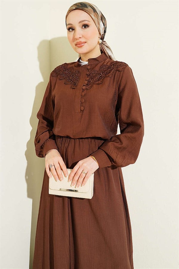 Lace Trimmed Half-British Buttoned Skirt 2 Piece Set in Coffee Brown
