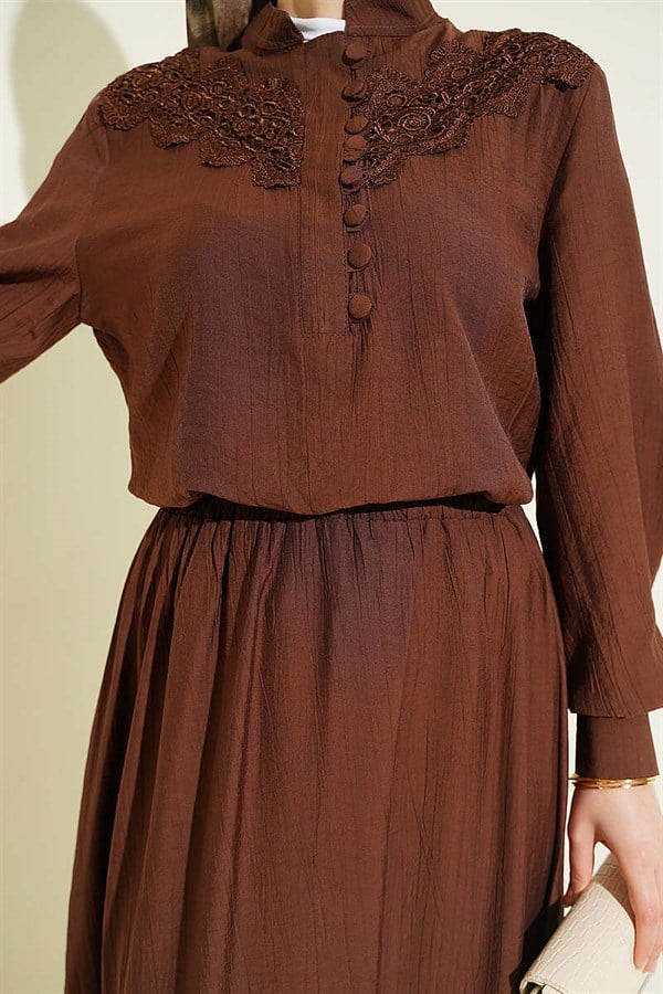 Lace Trimmed Half-British Buttoned Skirt 2 Piece Set in Coffee Brown