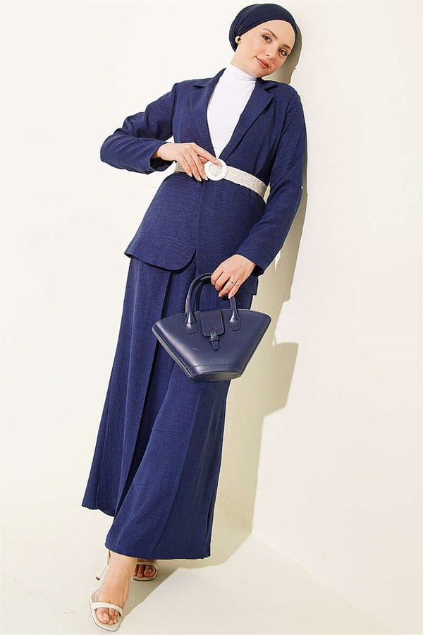 2 Piece Set with straw belt and jacket, navy blue.