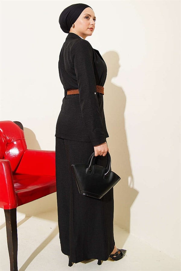 2 Piece Set with straw belt and jacket, black.