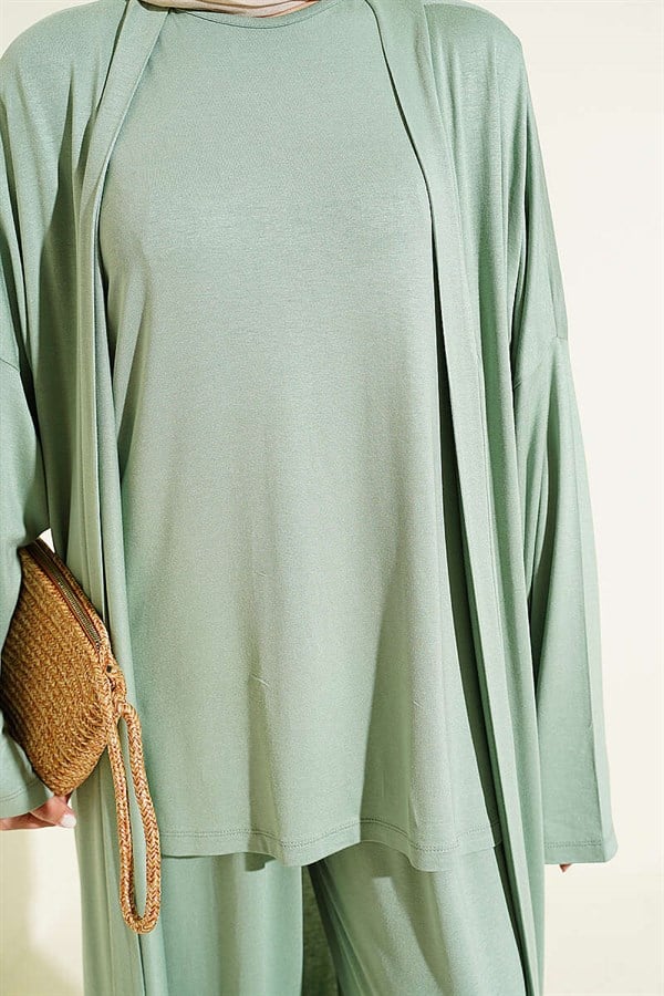 Loose-fitting 3 Piece Set set with cardigan, light green.