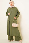 Loose-fitting 3 Piece Set in khaki.