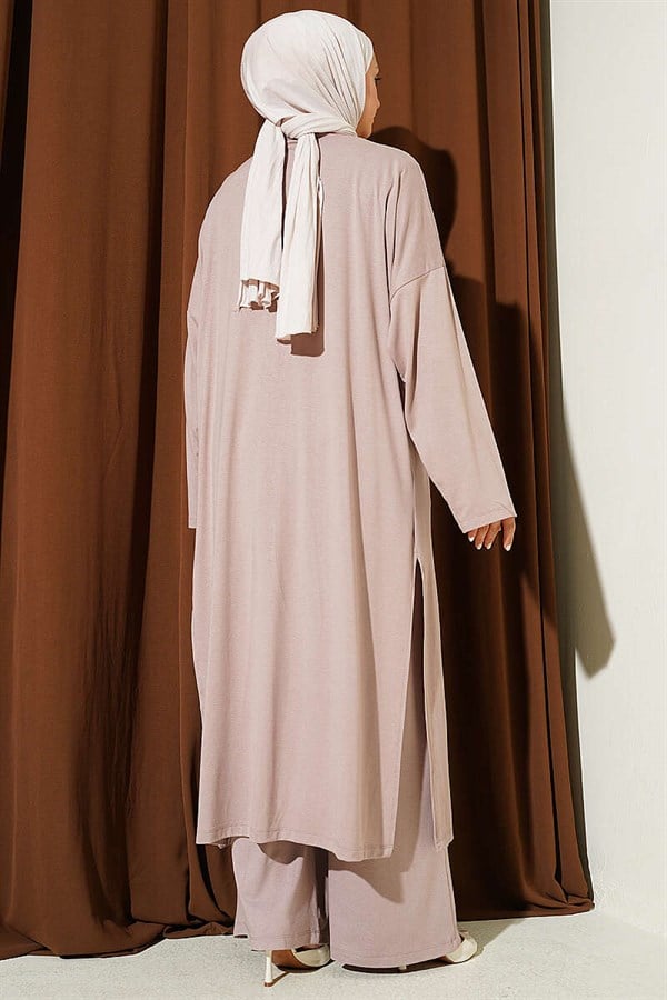 Loose-fitting 3 Piece Set set with cardigan in powder pink.