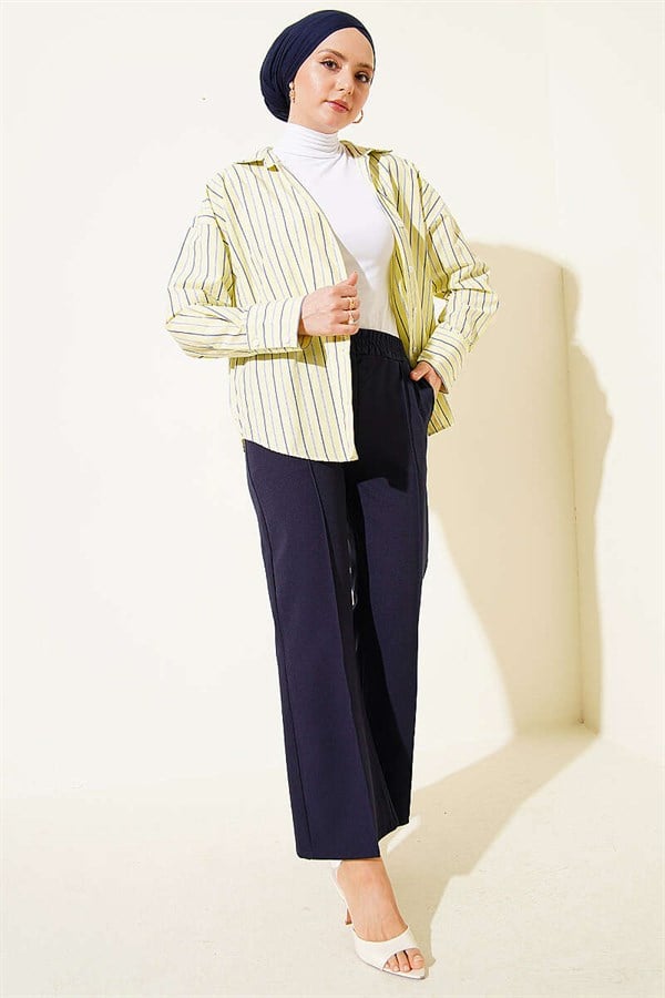 Spanish-style flared double-leg trousers, navy blue.