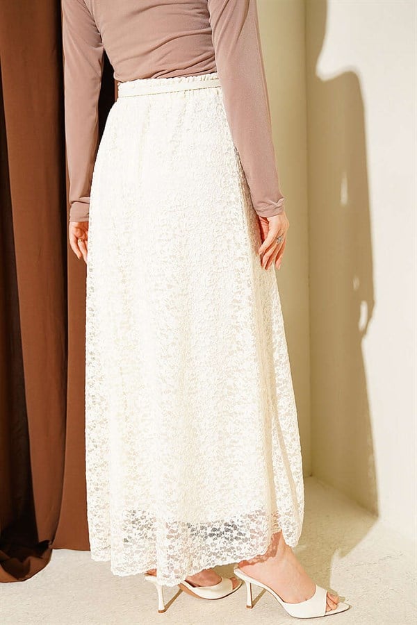 Cream-colored lace skirt with elasticated waist and belt.