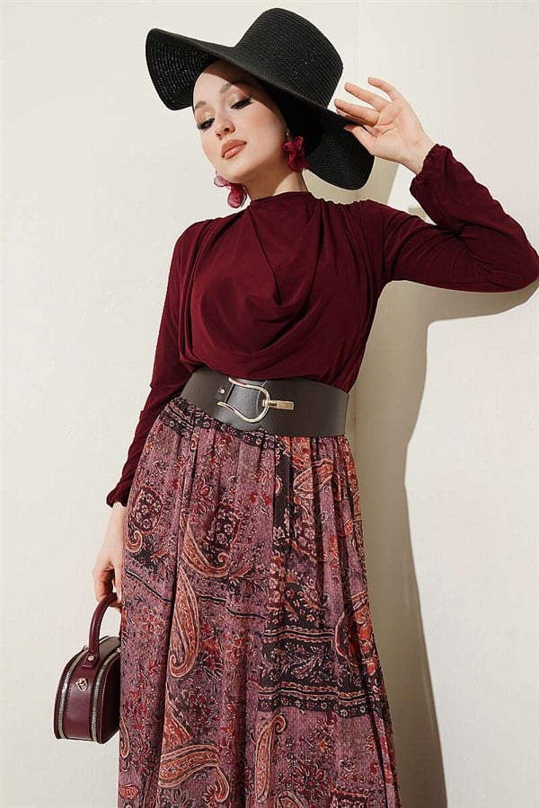 2 Piece Set with belt and ethnic pattern, burgundy.