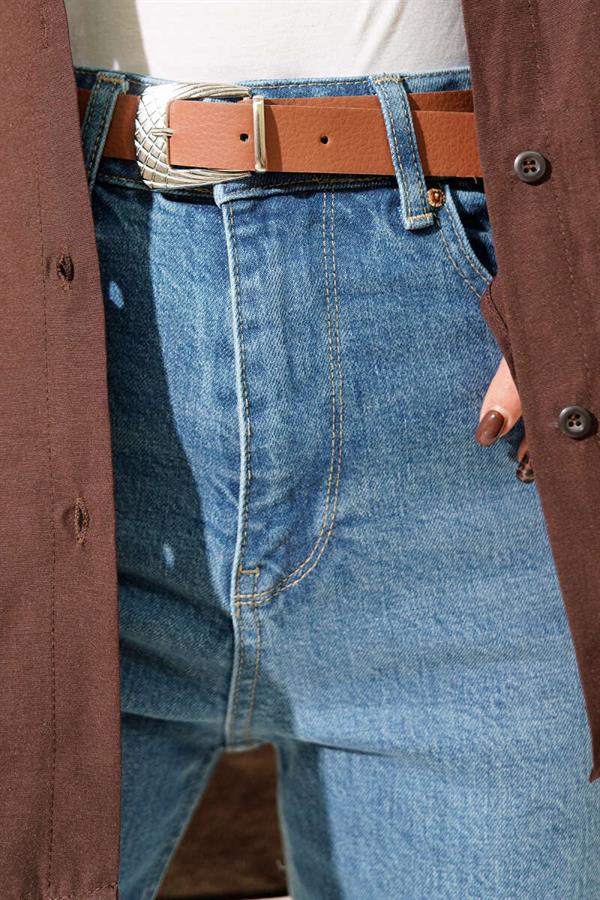 Belted Mom Jeans Light Blue