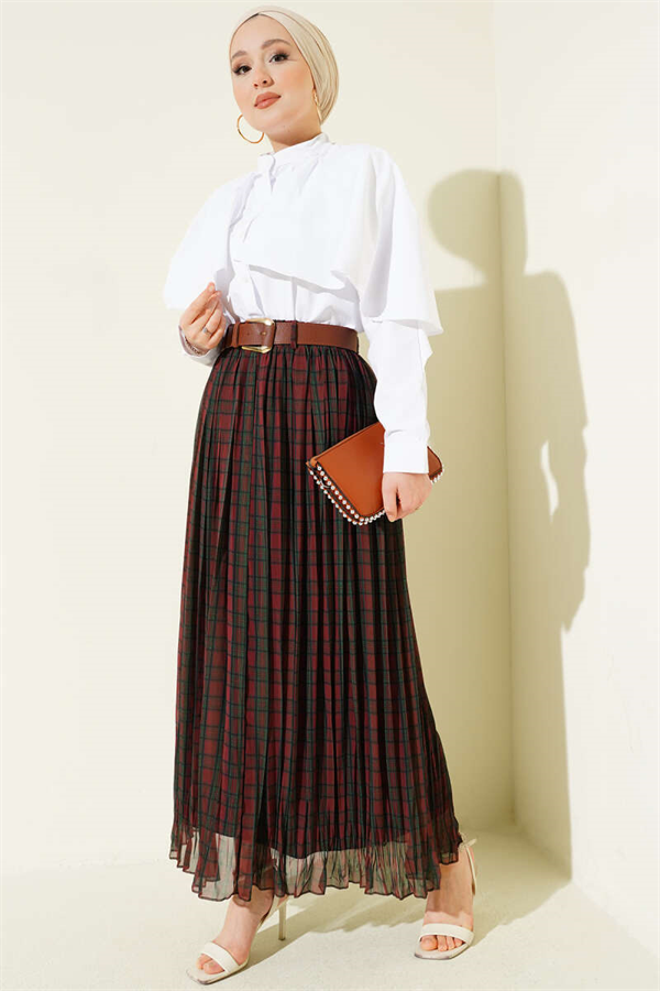 Belted, tightly pleated plaid skirt, brown.