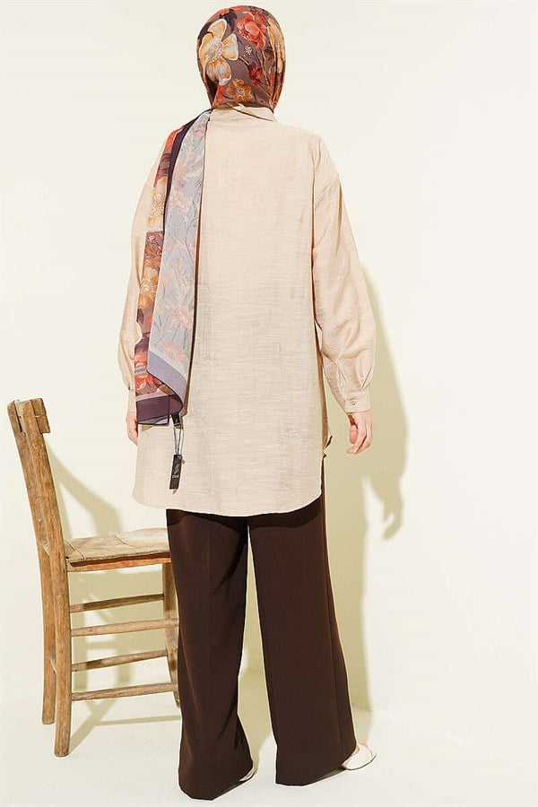 Self-patterned floral shirt, beige.