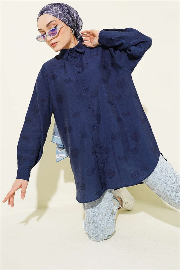 Self-patterned floral shirt, navy blue.