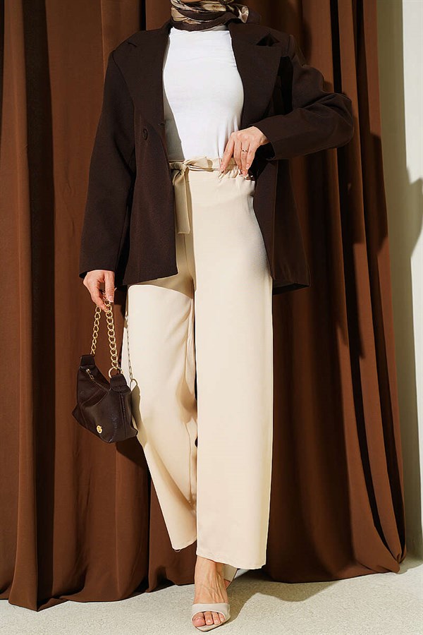 Self-belted double trousers, beige.