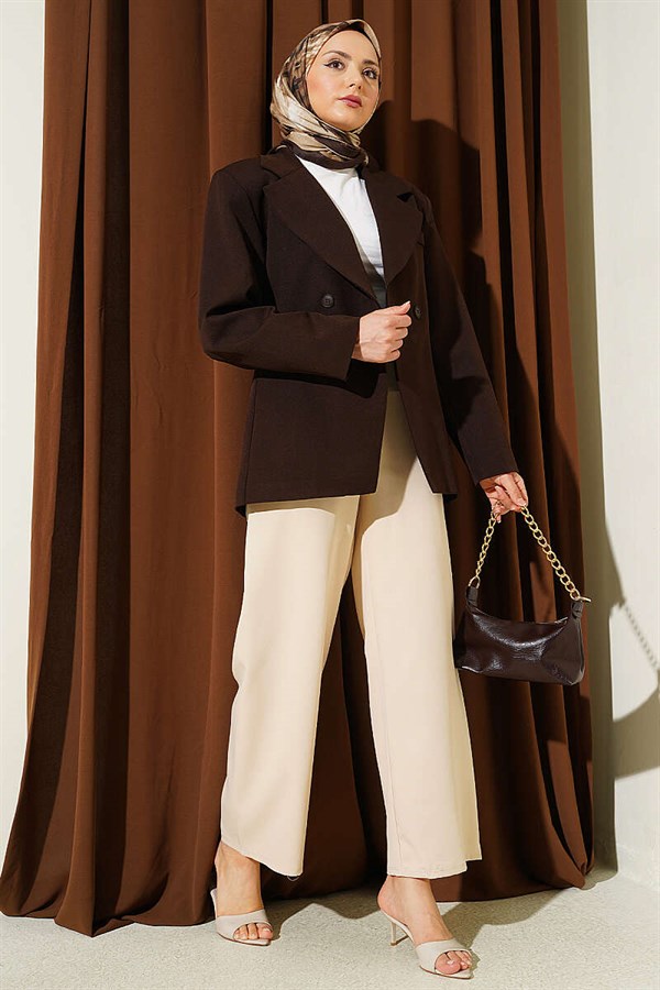 Self-belted double trousers, beige.