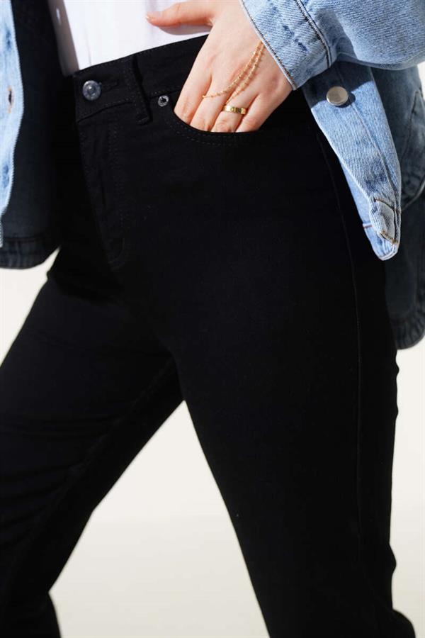 Skinny Cut Trousers Black