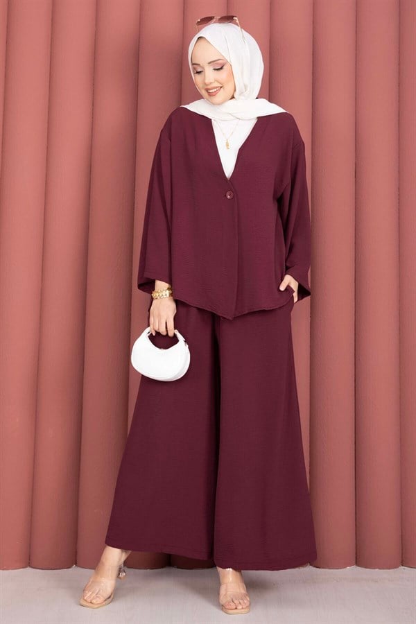 Loose-fitting summer modest kimono set in burgundy.