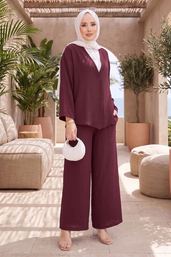Loose-fitting summer modest kimono set in burgundy.