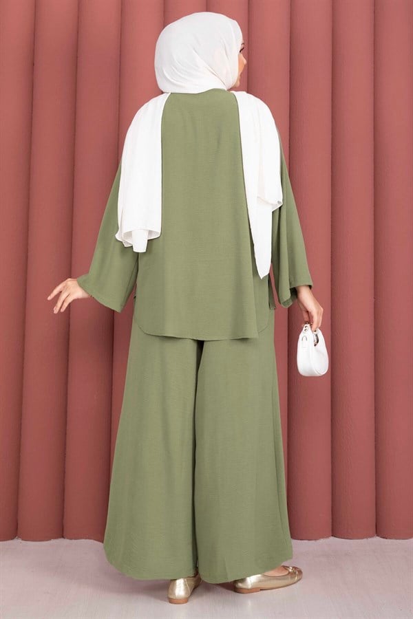 Loose-fitting summer modest kimono set in khaki.