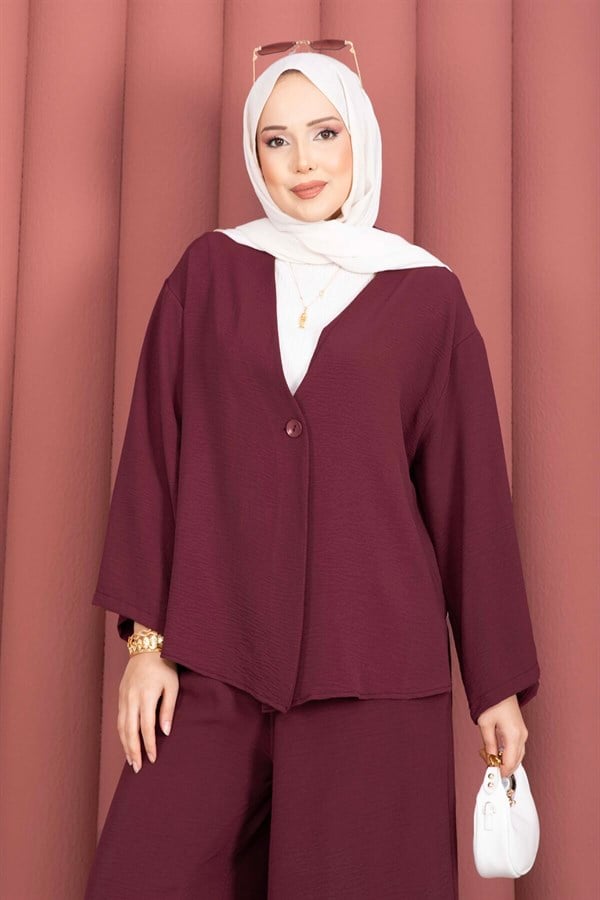Loose-fitting summer modest kimono set in burgundy.