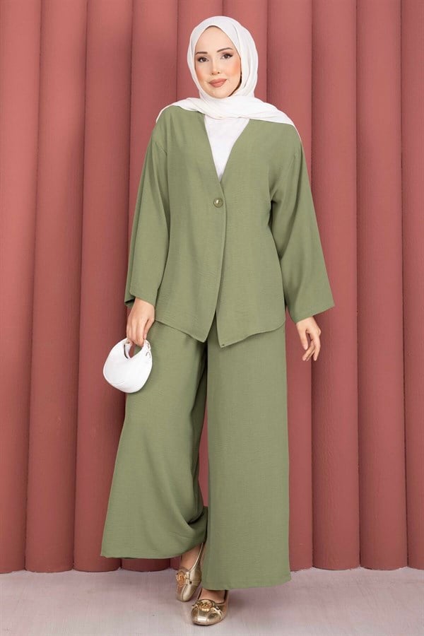 Loose-fitting summer modest kimono set in khaki.
