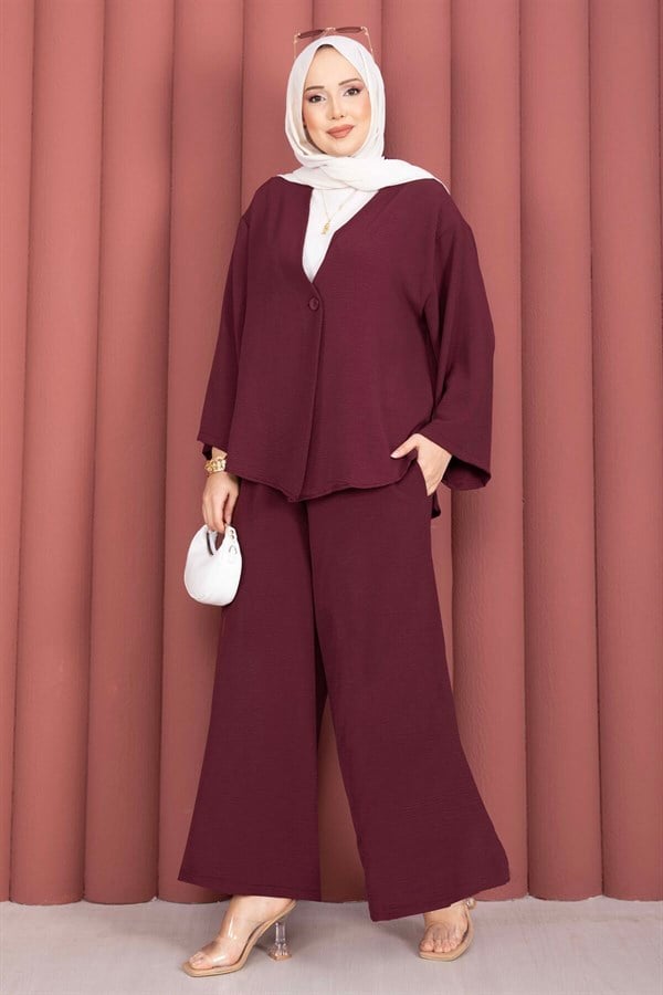 Loose-fitting summer modest kimono set in burgundy.