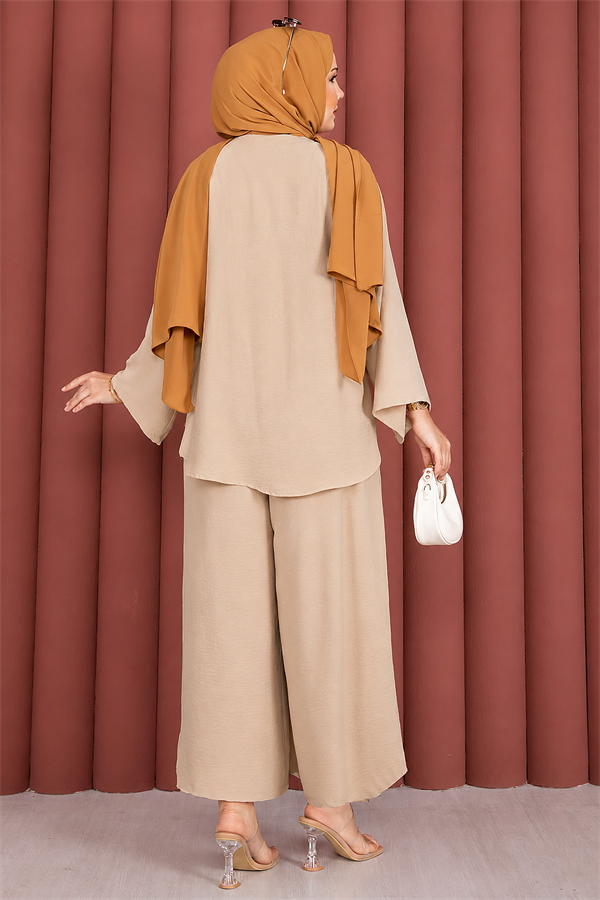 Loose-fitting summer hijab set with kimono, camel color.