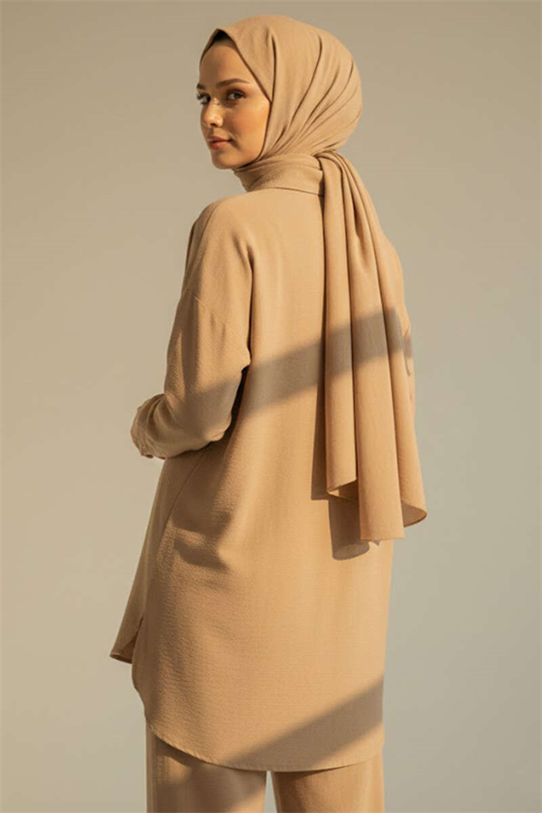 Crinkle-look Buttoned 2 Piece Set, beige.
