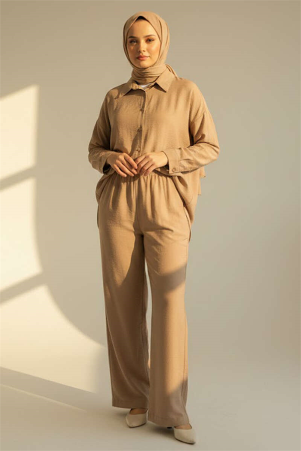 Crinkle-look Buttoned 2 Piece Set, beige.