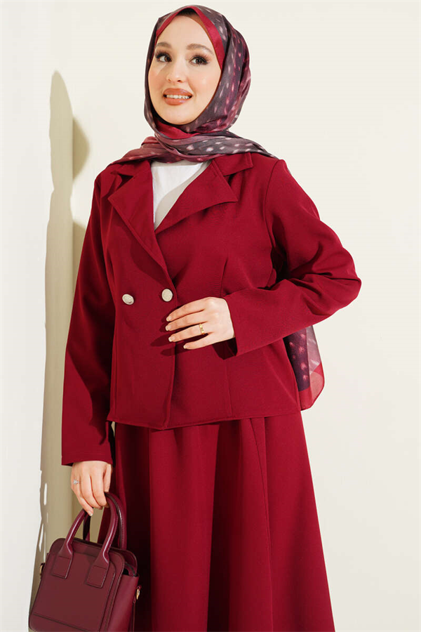 Double-breasted jacket and skirt suit in burgundy.