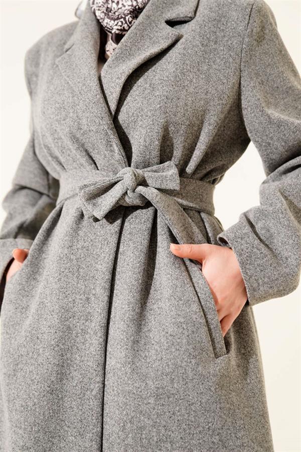 Double-breasted cashmere coat with pockets, smoky gray.