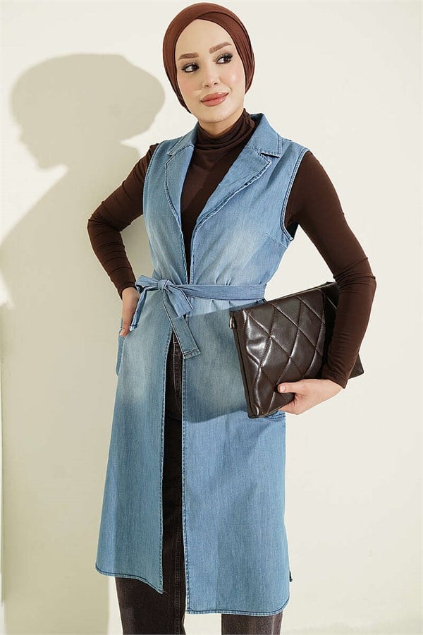 Double-breasted vest with pockets, light blue.