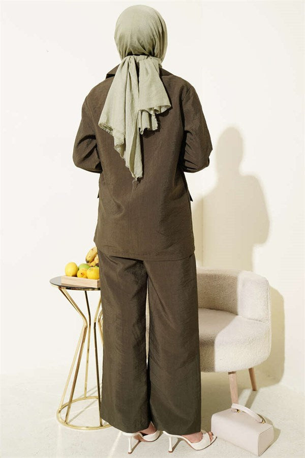 Double-breasted suit with gold buttons, khaki.
