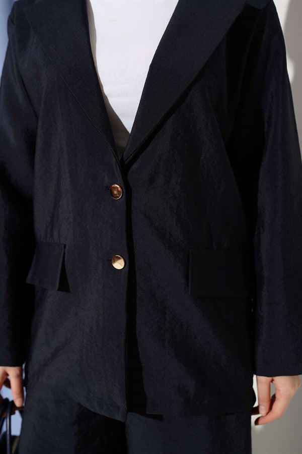 Double-breasted suit with gold buttons, navy blue.