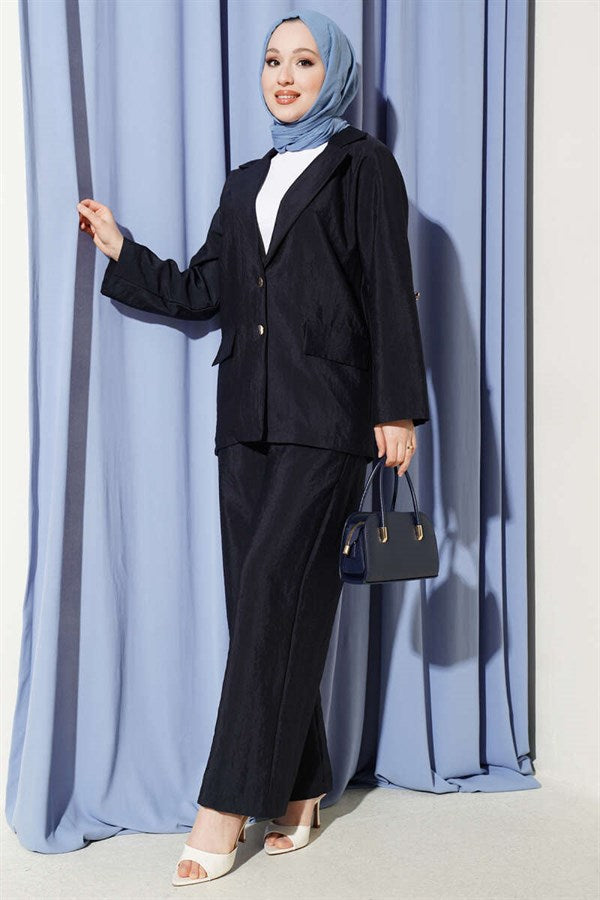 Double-breasted suit with gold buttons, navy blue.