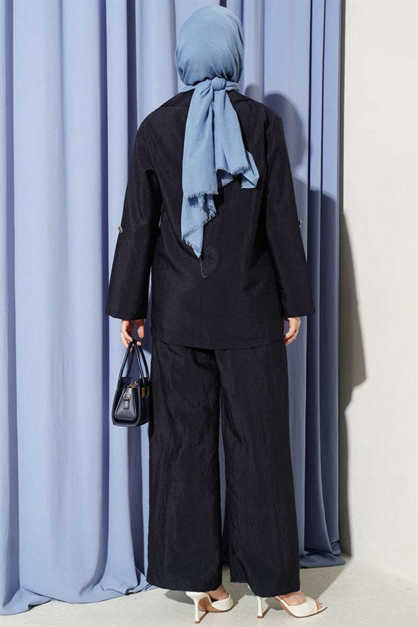 Double-breasted suit with gold buttons, navy blue.