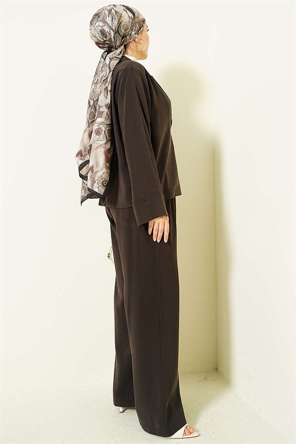 Double-breasted collar 2 Piece Set with gold buttons, dark brown.