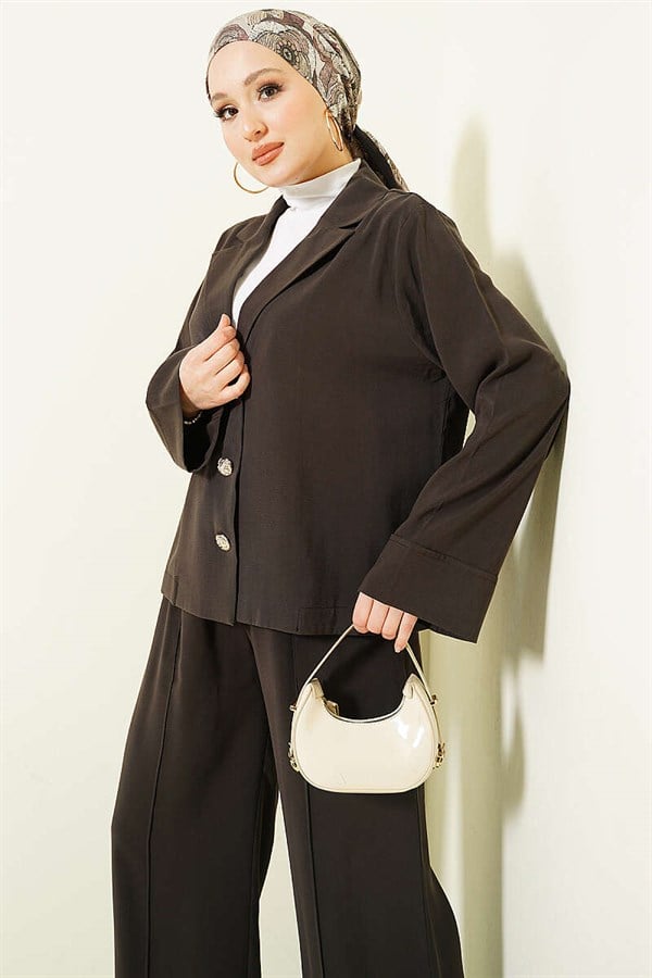 Double-breasted collar 2 Piece Set with gold buttons, dark brown.
