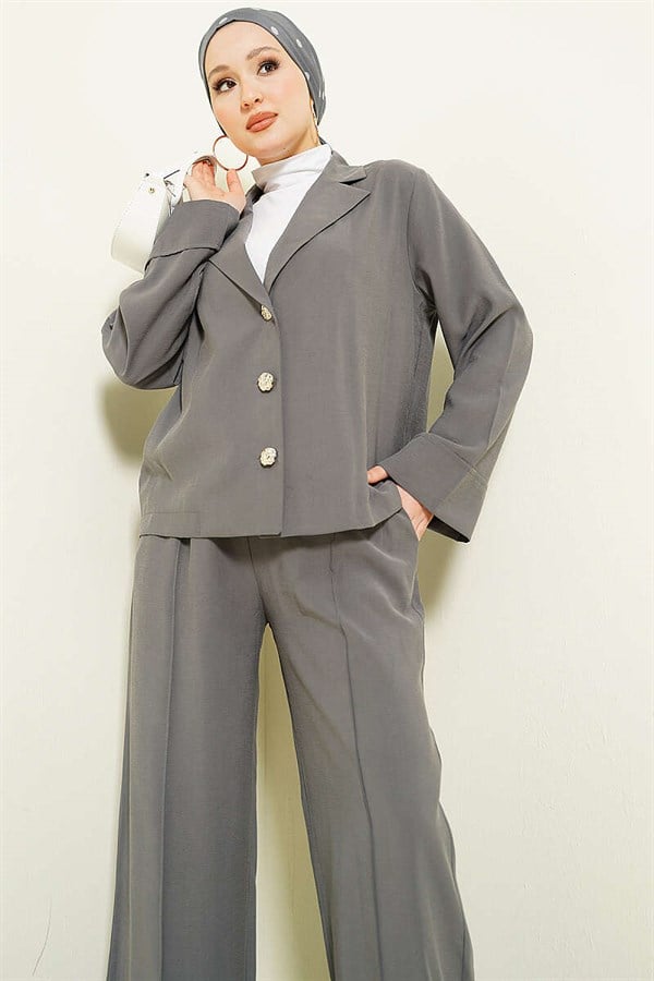 Double-breasted collar 2 Piece Set with gold buttons in grey.