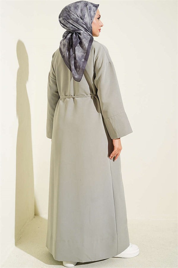 Double-breasted trench coat with drawstring closure, grey.