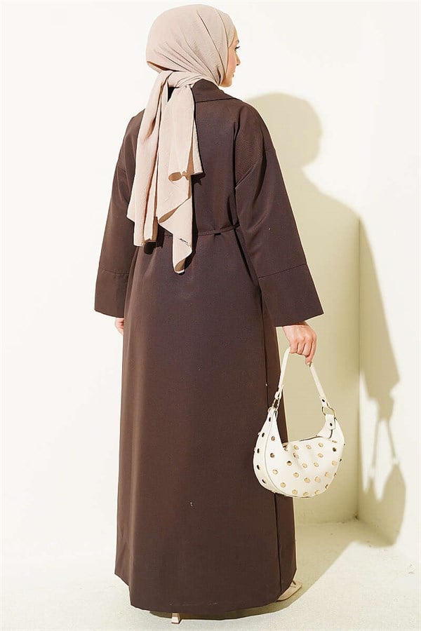 Double-breasted trench coat with drawstring closure, brown.