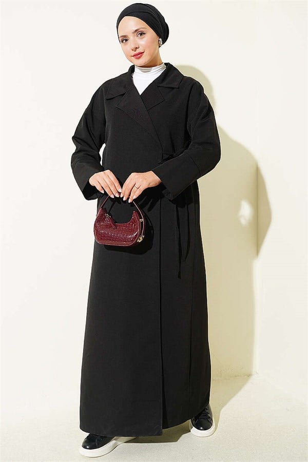 Double-breasted trench coat with drawstring closure, black.