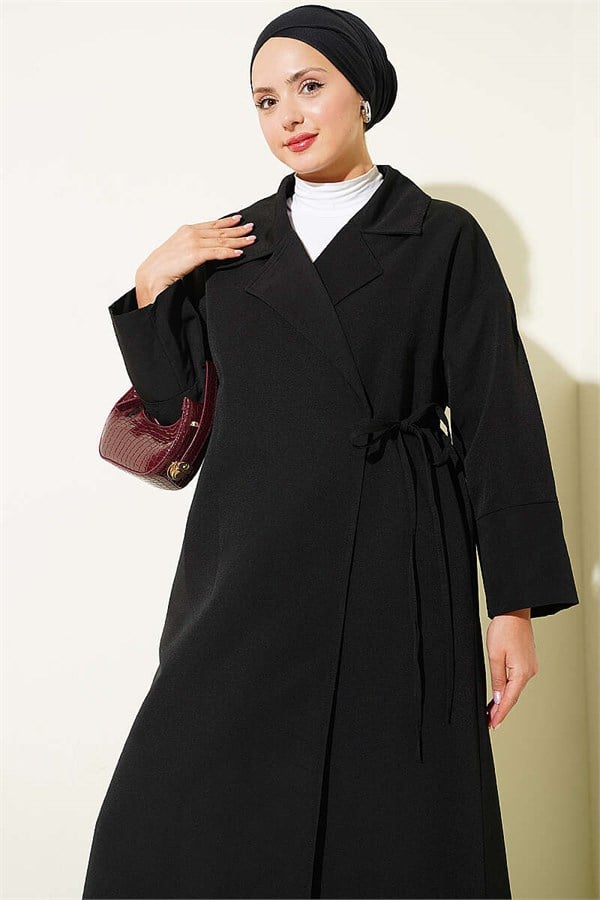 Double-breasted trench coat with drawstring closure, black.