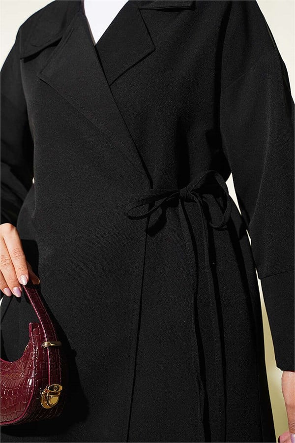 Double-breasted trench coat with drawstring closure, black.