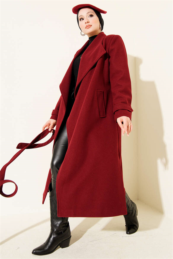 Double-breasted, belted, long cashmere coat in burgundy.