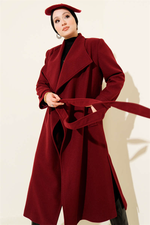 Double-breasted, belted, long cashmere coat in burgundy.