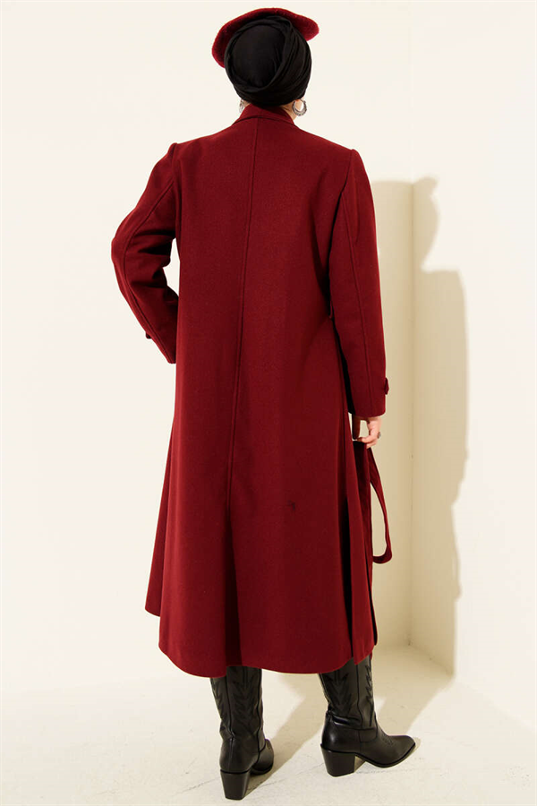Double-breasted, belted, long cashmere coat in burgundy.