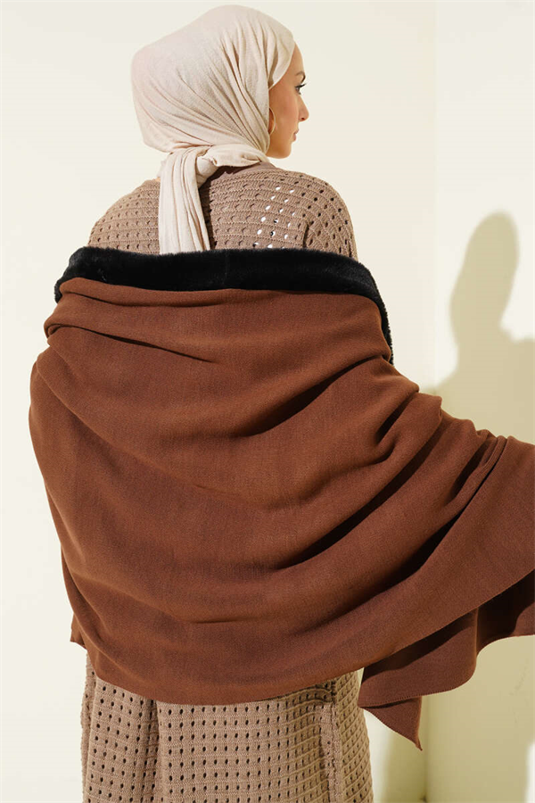 Fur-Detailed Shoulder Shawl, Brown