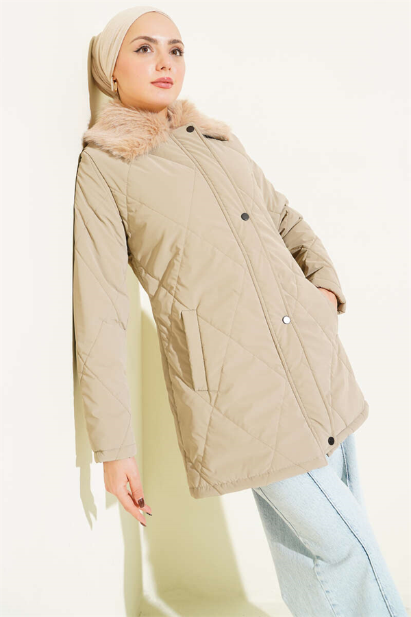 Fur-collared, zip-up quilted coat, mink color.