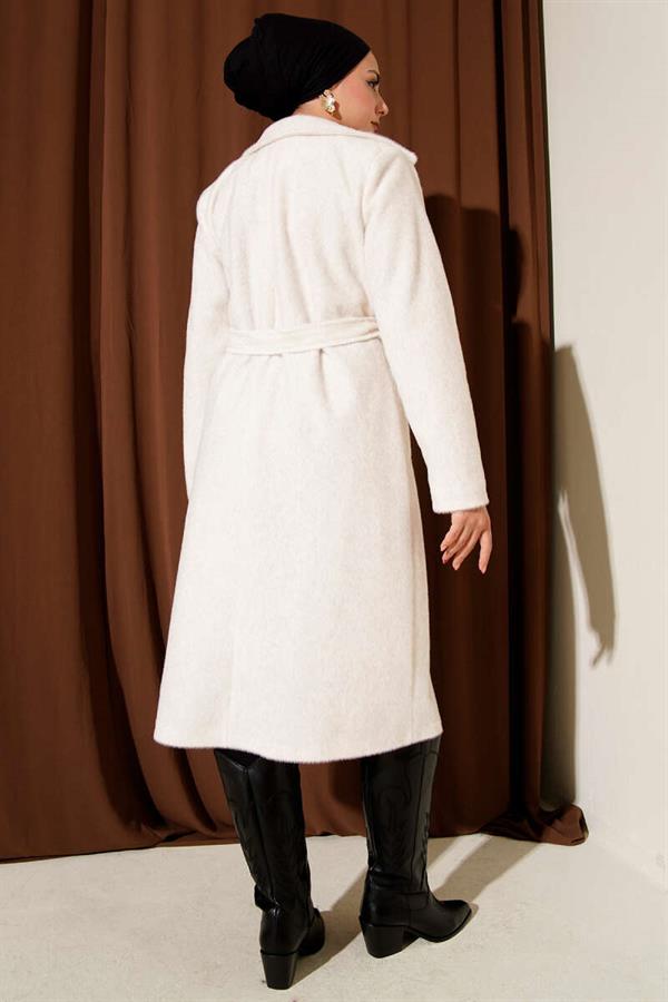 Belted Bronch Detailed Cashmere Coat in Ecru