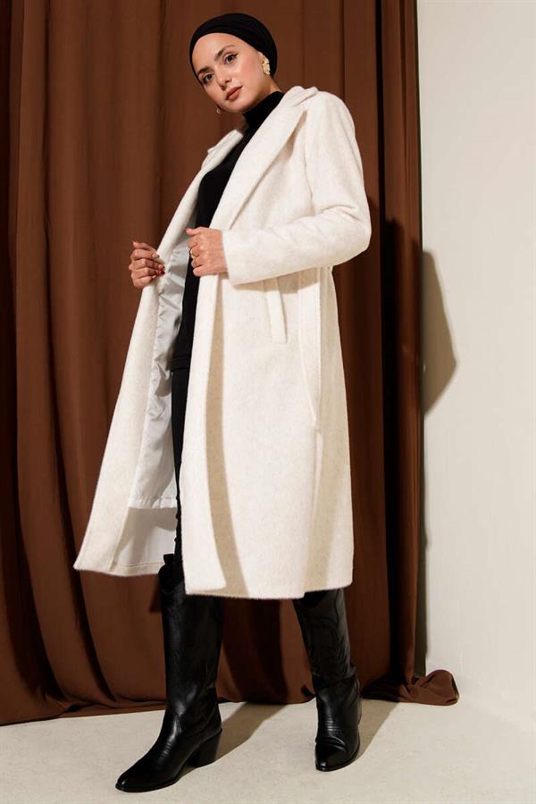 Belted Bronch Detailed Cashmere Coat in Ecru
