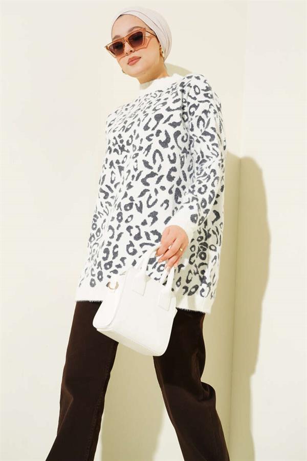 Leopard Print Detailed Bearded Sweater White